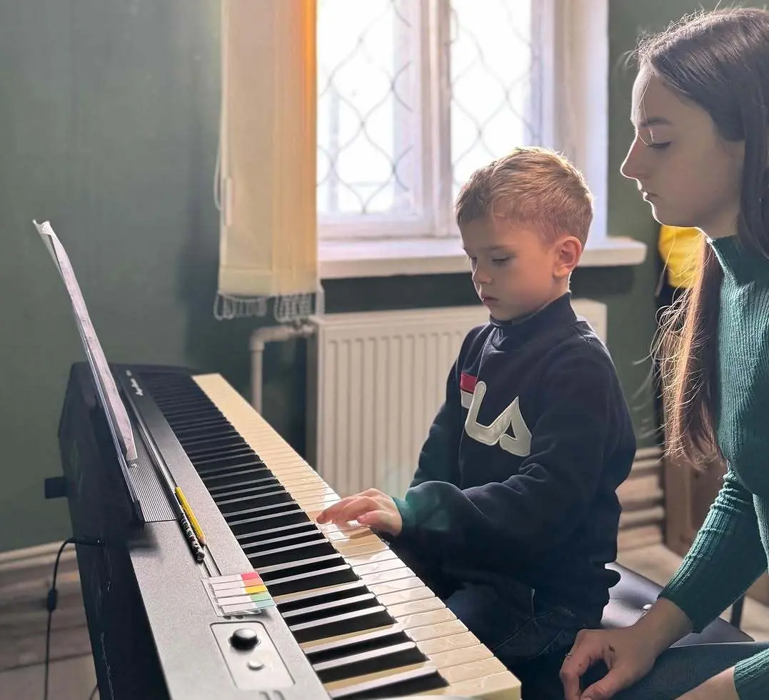 Урок фортепіано у LeLi Talent Center, Суми